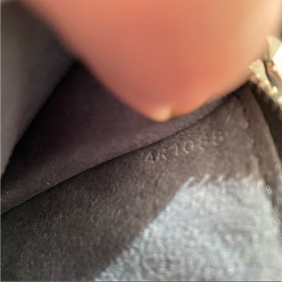 Authentic Louis Vuitton Epi Pochette - Picture 4 of 11